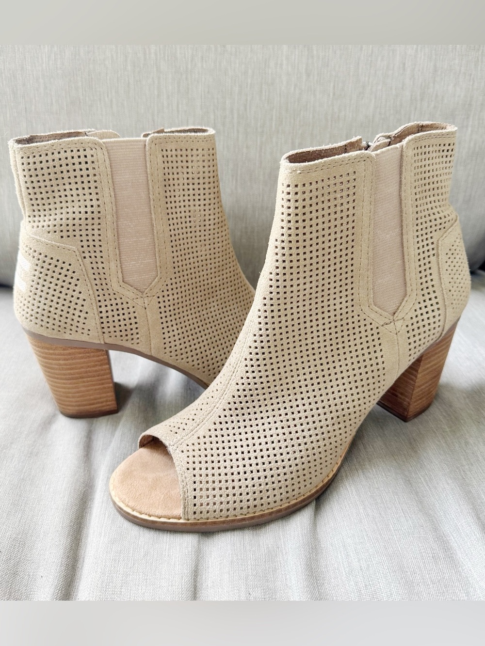 ✨TOMS Perforated Peep Toe Heeled Booties Brown Like New